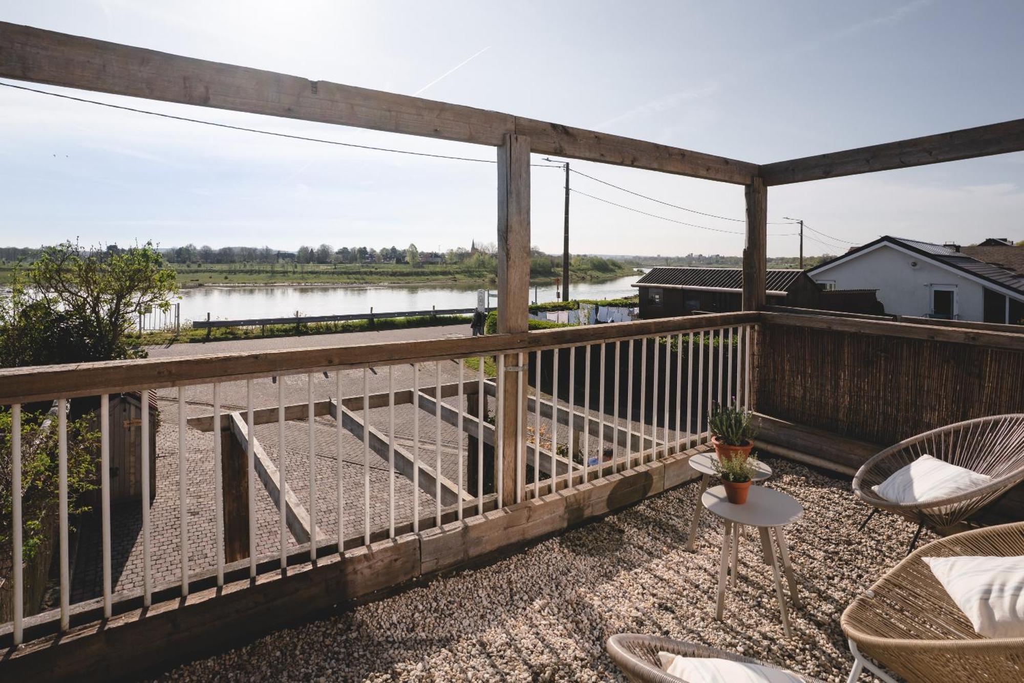 Maas Suites ลานาเคน ภายนอก รูปภาพ