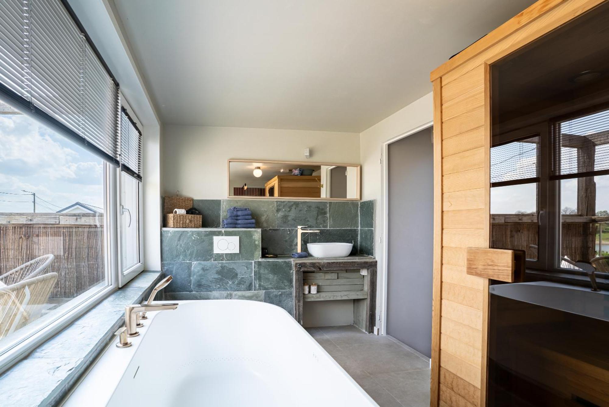 Maas Suites ลานาเคน ภายนอก รูปภาพ