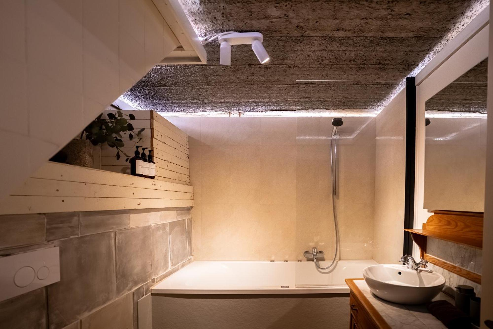 Maas Suites ลานาเคน ภายนอก รูปภาพ